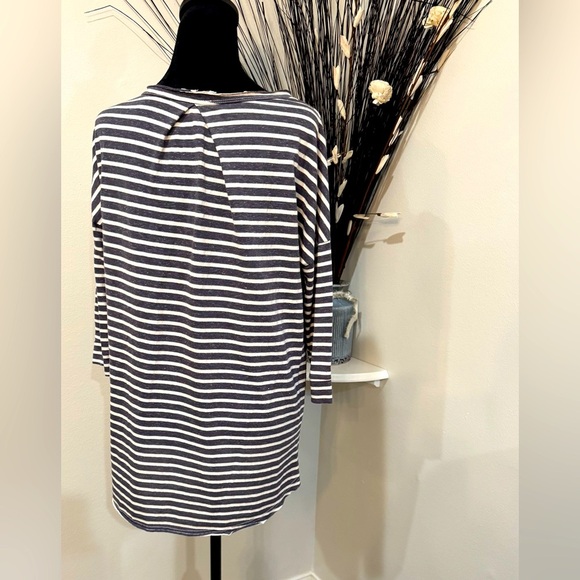 Umgee Sz SM black and white stripes, relaxed fit, and roughed edge neckline - Picture 5 of 10